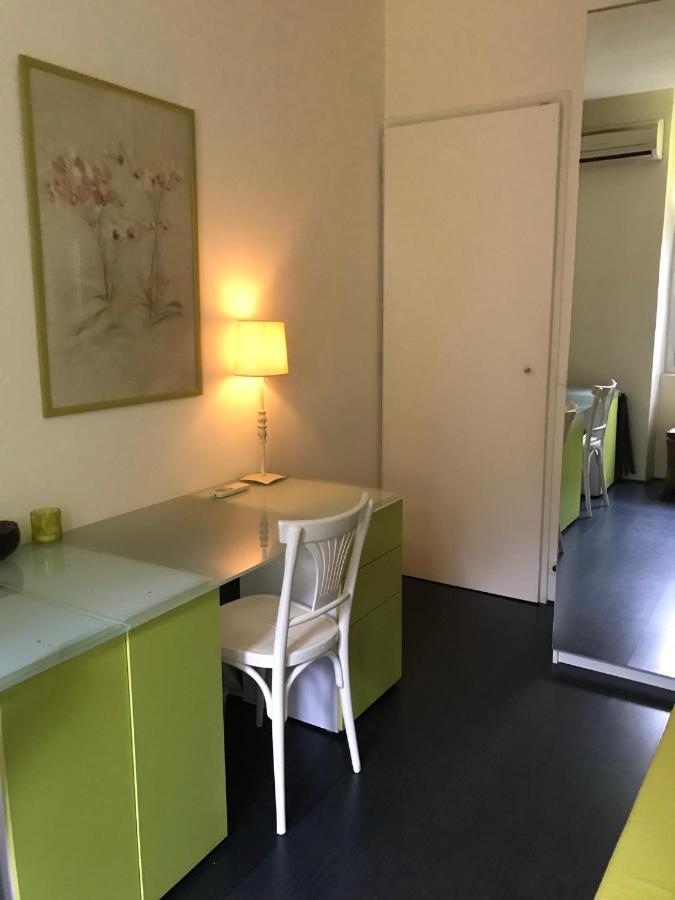 Chambre 1 Personne Avec Terrasse Centre Ville Marseille 3 Nuits Min , Femme Uniquement Exterior photo