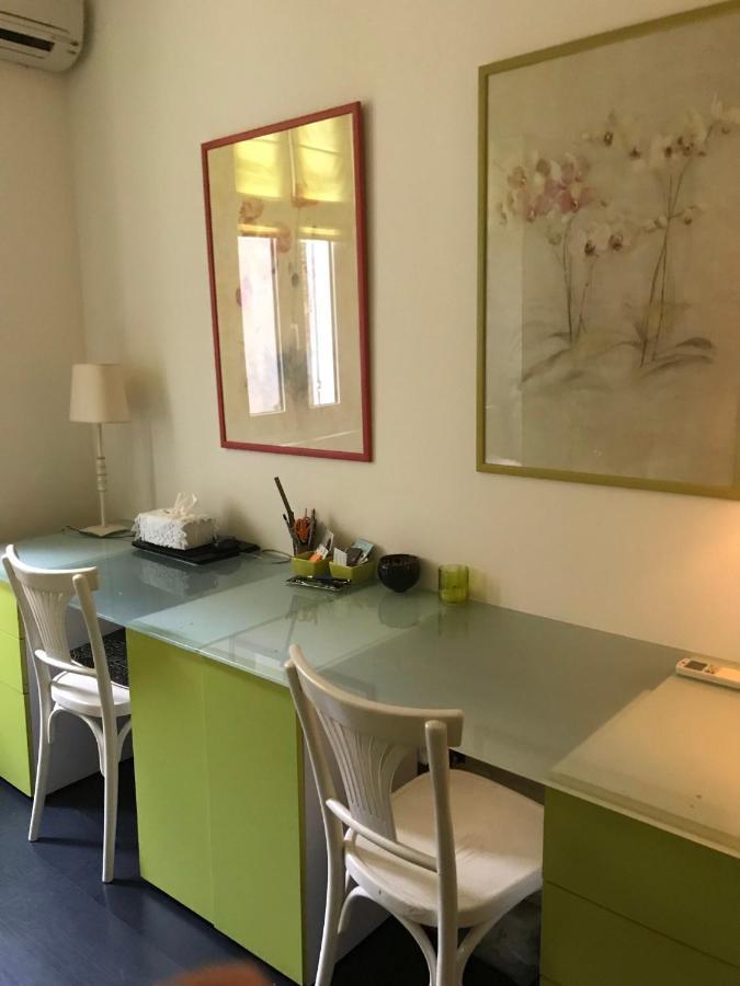 Chambre 1 Personne Avec Terrasse Centre Ville Marseille 3 Nuits Min , Femme Uniquement Exterior photo