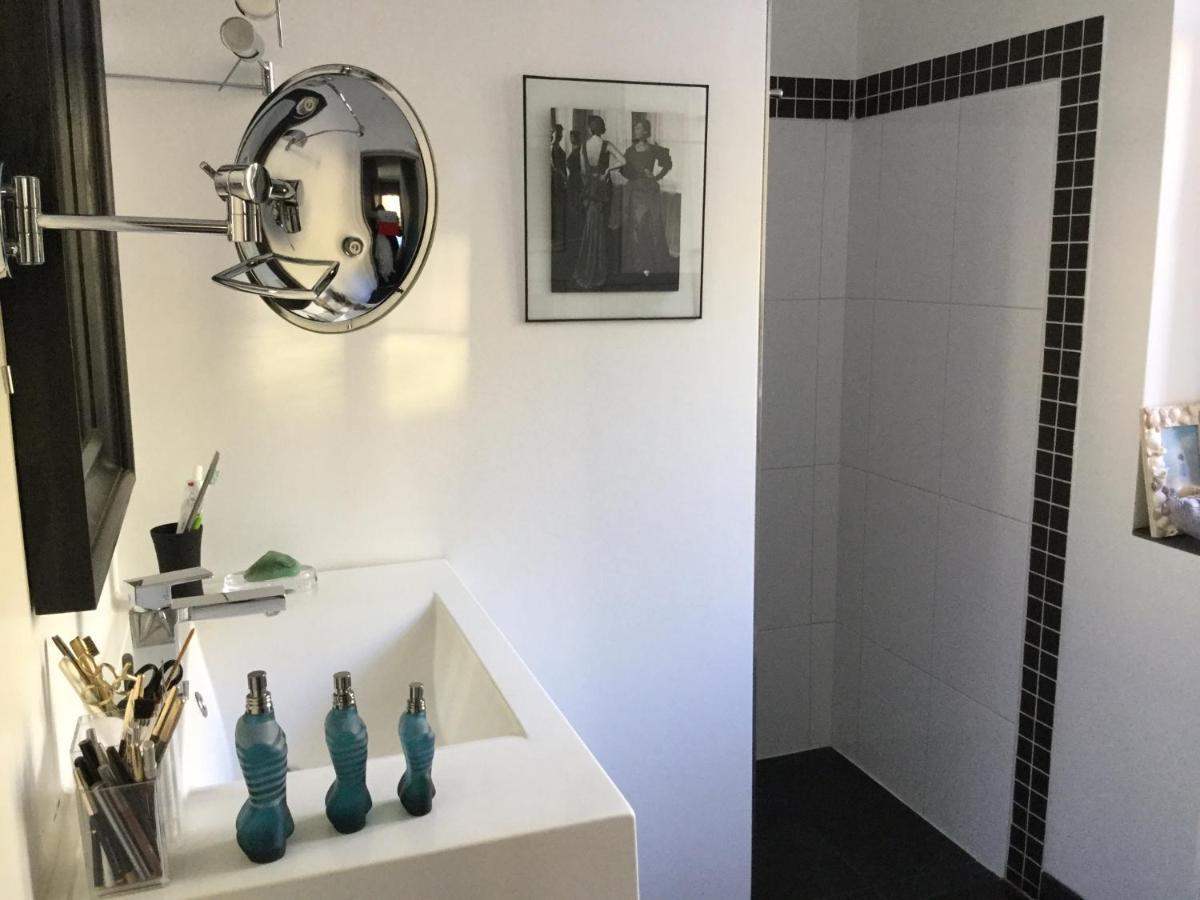 Chambre 1 Personne Avec Terrasse Centre Ville Marseille 3 Nuits Min , Femme Uniquement Exterior photo